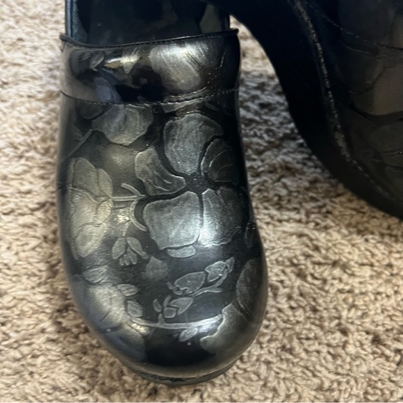 Dansko Clogs- Silver and Black Size 39 (8.5/9) - Picture 6 of 9